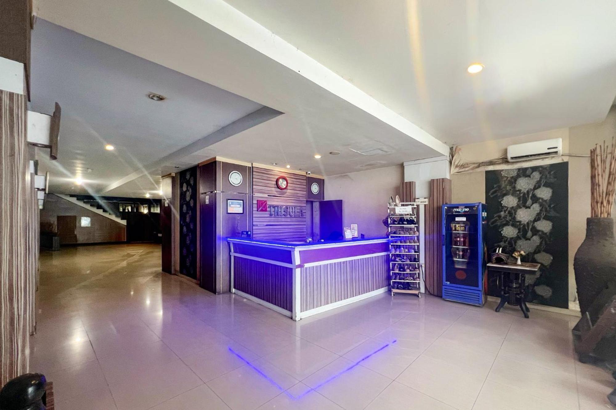 Urbanview Trisula Hotel Makassar Exterior foto