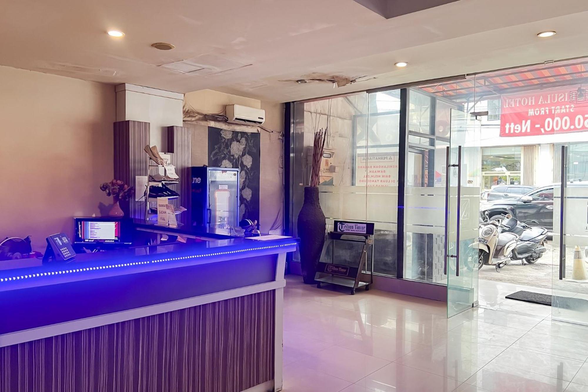 Urbanview Trisula Hotel Makassar Exterior foto