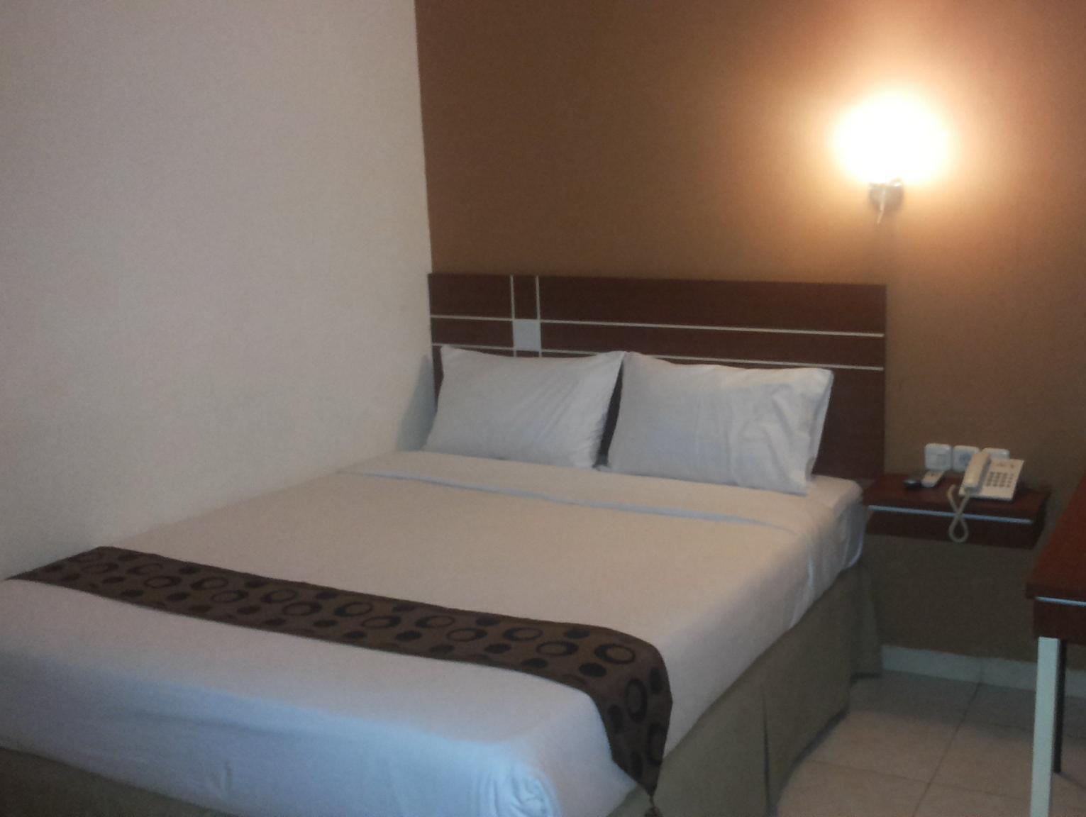Urbanview Trisula Hotel Makassar Exterior foto